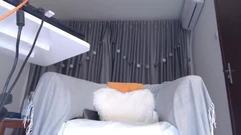 Snapshot of newamore chatting on 11-12-25, 08:41 Im Ana ntmu...Please dontt forget to give thump up and follow me kiss online show from 11-12-25, 08:41