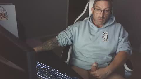 newevo online show from 10-21-25, 03:29