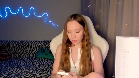 Snapshot of neyrmina chatting on 12-04-25, 01:53 Mina online show from 12-04-25, 01:53