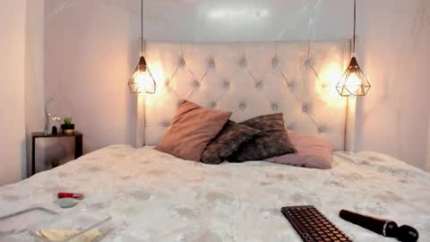 Milena online show from 10-11-25, 01:42