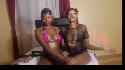 kikiNiaAria online show from 11-22-25, 02:43