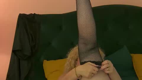 Snapshot of niamalkova chatting on 11-04-25, 06:51 Nia MILF GRANNY MATURE online show from 11-04-25, 06:51