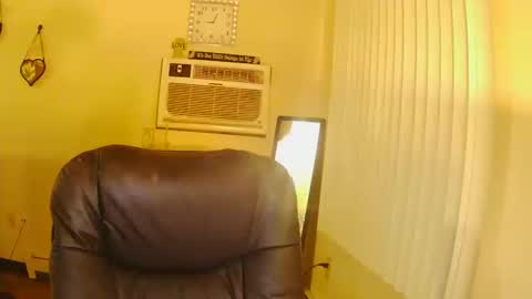 Snapshot of niccibaby chatting on 10-12-25, 01:59 Nicci babyyy online show from 10-12-25, 01:59