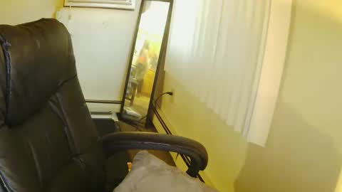 Snapshot of niccibaby chatting on 10-13-25, 10:32 Nicci babyyy online show from 10-13-25, 10:32