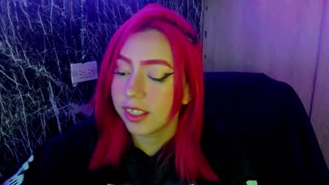 Snapshot of nicecherry_ chatting on 11-06-25, 03:18 Michell online show from 11-06-25, 03:18