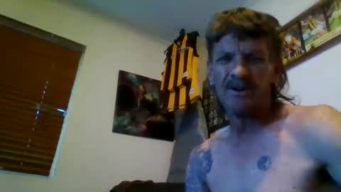 Snapshot of niceozziecockxxx chatting on 01-15-25, 09:41 Sexiishaine online show from 01-15-25, 09:41