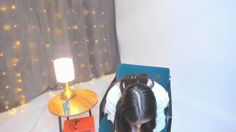 Snapshot of nichelledorris chatting on 12-20-25, 11:50 Nicole online show from 12-20-25, 11:50