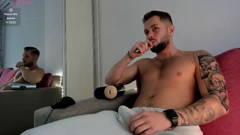 Nicholassx online show from 11-20-25, 11:21