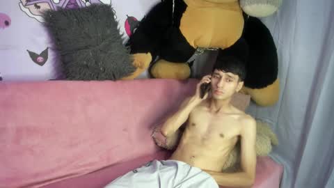 Snapshot of nick_damon chatting on 02-22-26, 12:23 Nick online show from 02-22-26, 12:23