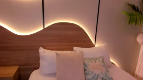 Nicky  online show from 12-20-25, 03:02