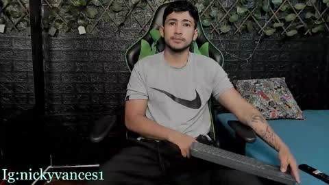 Snapshot of nicky_vance chatting on 10-22-25, 06:40 nicky online show from 10-22-25, 06:40