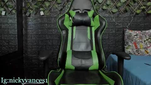 Snapshot of nicky_vance chatting on 10-23-25, 07:12 nicky online show from 10-23-25, 07:12