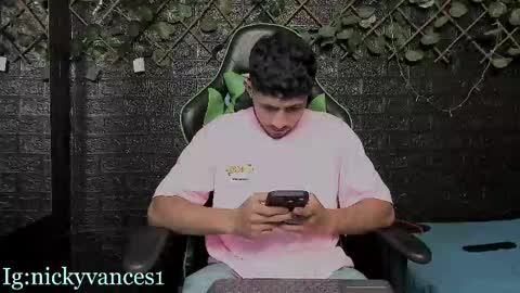Snapshot of nicky_vance chatting on 10-25-25, 09:42 nicky online show from 10-25-25, 09:42