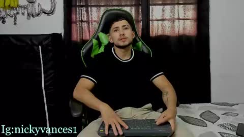 Snapshot of nicky_vance chatting on 11-06-25, 09:37 nicky online show from 11-06-25, 09:37