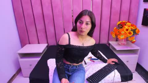 Snapshot of nickymiler chatting on 11-07-25, 12:49 Nicky Miler online show from 11-07-25, 12:49