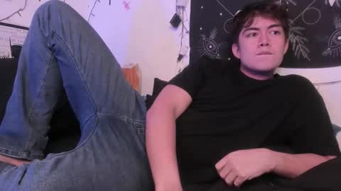 Snapshot of nico_bulge chatting on 10-28-25, 03:21 Nicols online show from 10-28-25, 03:21