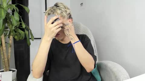 Nico  online show from 10-20-25, 03:51