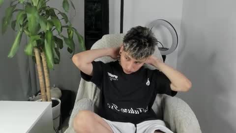 Nico  online show from 12-04-25, 10:18