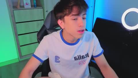 Snapshot of nicoisonline chatting on 10-09-25, 08:18 Nicolas online show from 10-09-25, 08:18