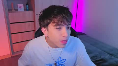 Snapshot of nicoisonline chatting on 10-10-25, 08:08 Nicolas online show from 10-10-25, 08:08