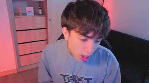 Snapshot of nicoisonline chatting on 10-18-25, 08:09 Nicolas online show from 10-18-25, 08:09