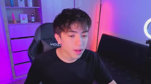 Snapshot of nicoisonline chatting on 10-20-25, 08:09 Nicolas online show from 10-20-25, 08:09