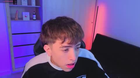 Snapshot of nicoisonline chatting on 10-22-25, 08:08 Nicolas online show from 10-22-25, 08:08