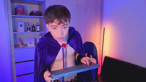 Snapshot of nicoisonline chatting on 10-24-25, 08:05 Nicolas online show from 10-24-25, 08:05