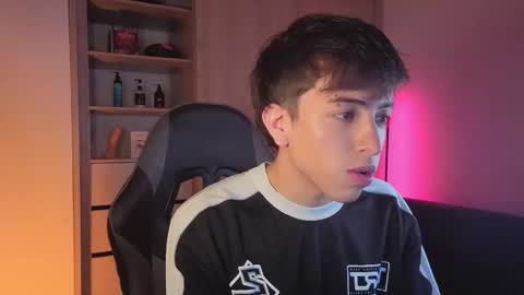 Snapshot of nicoisonline chatting on 11-11-25, 11:05 Nicolas online show from 11-11-25, 11:05