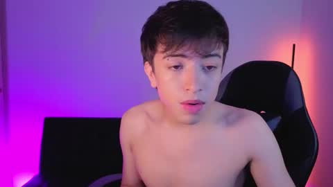 Snapshot of nicoisonline chatting on 11-26-25, 08:32 Nicolas online show from 11-26-25, 08:32