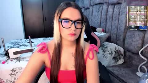 Snapshot of nicol_080 chatting on 10-18-25, 05:57 YuliEM online show from 10-18-25, 05:57