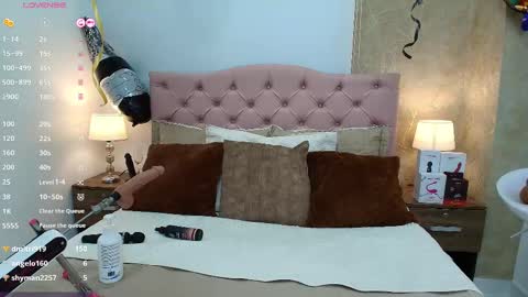 Nicol Alvarez online show from 03-08-25, 06:43