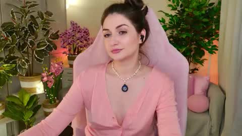 Nicole Online at about after 1000  6  UK time or 900  - 500  UK time it approximate time interval online show from 12-23-25, 02:31