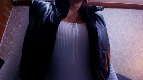 Snapshot of nicol_ferrer chatting on 11-30-25, 03:10 Nicol online show from 11-30-25, 03:10