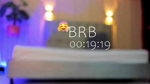 Snapshot of nicol_snow chatting on 12-23-24, 04:17 Your baby Nicol online show from 12-23-24, 04:17