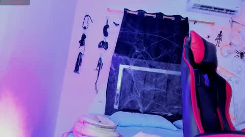 Nicol online show from 10-28-25, 03:10