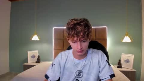 Snapshot of nicolasferrer18 chatting on 11-19-25, 07:36 nicolasferrer18 online show from 11-19-25, 07:36