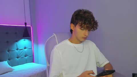 Snapshot of nicolasferrer18 chatting on 12-17-25, 07:31 nicolasferrer18 online show from 12-17-25, 07:31