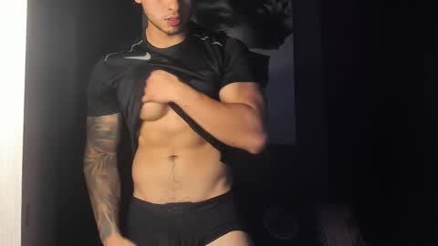 Snapshot of nicolasmuscle chatting on 09-21-25, 10:33 Andres online show from 09-21-25, 10:33