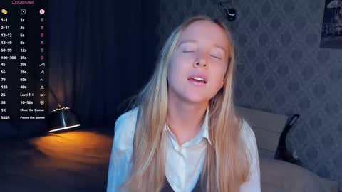 Snapshot of nicolavanderbie chatting on 09-23-25, 05:49 Nicoletta online show from 09-23-25, 05:49