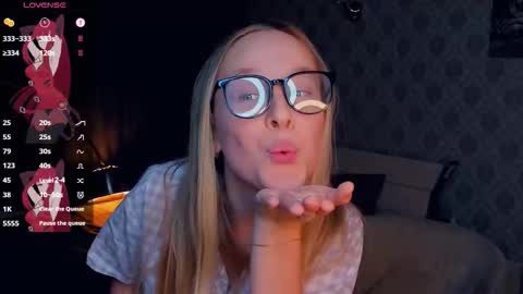 Snapshot of nicolavanderbie chatting on 10-10-25, 05:34 Nicoletta online show from 10-10-25, 05:34