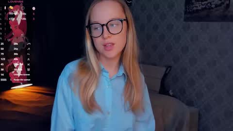 Snapshot of nicolavanderbie chatting on 10-12-25, 04:17 Nicoletta online show from 10-12-25, 04:17