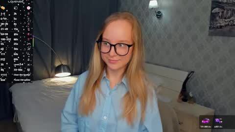 Snapshot of nicolavanderbie chatting on 10-15-25, 05:24 Nicoletta online show from 10-15-25, 05:24