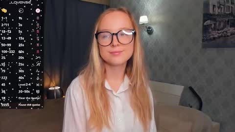 Snapshot of nicolavanderbie chatting on 10-27-25, 07:07 Nicoletta online show from 10-27-25, 07:07