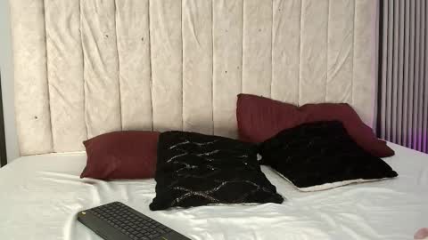 nicole_and_thiago online show from 09-21-25, 08:21