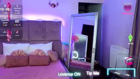 Snapshot of nicole_bond chatting on 10-11-25, 02:22 NicoleBond online show from 10-11-25, 02:22