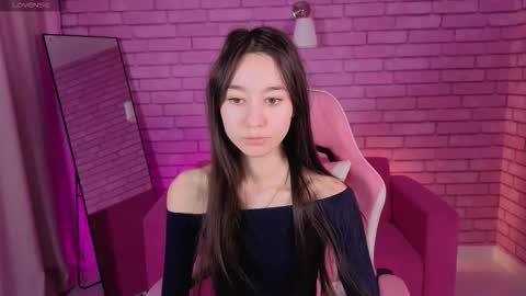 Snapshot of nicole_brownie chatting on 03-28-26, 01:27 Nicole online show from 03-28-26, 01:27