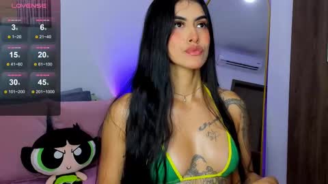 Snapshot of nicole_duran3095 chatting on 09-11-25, 05:18 Nick online show from 09-11-25, 05:18