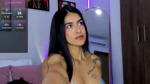 Snapshot of nicole_duran3095 chatting on 10-26-25, 04:29 Nick online show from 10-26-25, 04:29