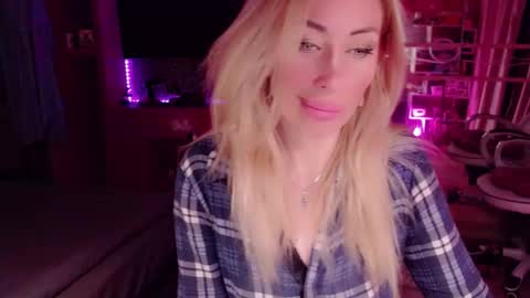 Nicole online show from 09-19-25, 01:29